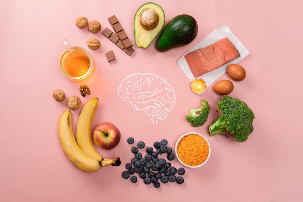 Ernährungsberatung für Mental Health Nutrition - beste-Lebensmittel-für-Gehirn-und-Gedächtnis-auf-rosa-Hintergrund